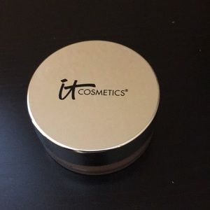 IT Cosmetics Bye Bye Pores Finishing Powder